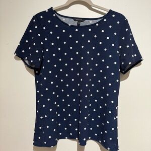 Banana Republic Short Sleeve Navy and White Polka Dot Top. Size Medium